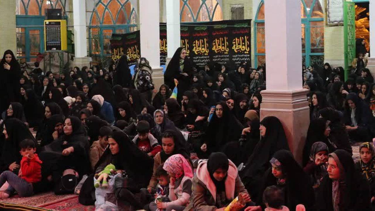 برگزاری یادواره شهیده زهرا افضلی از شهدای تشییع در ده زیار کرمان