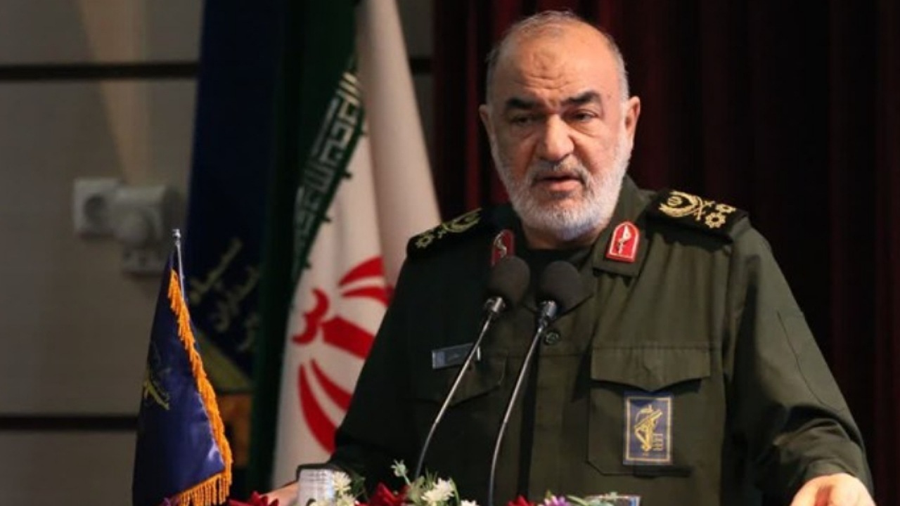 بازدید سردار سلامی از نمایشگاه طلایه‌داران اقتصاد مقاومتی