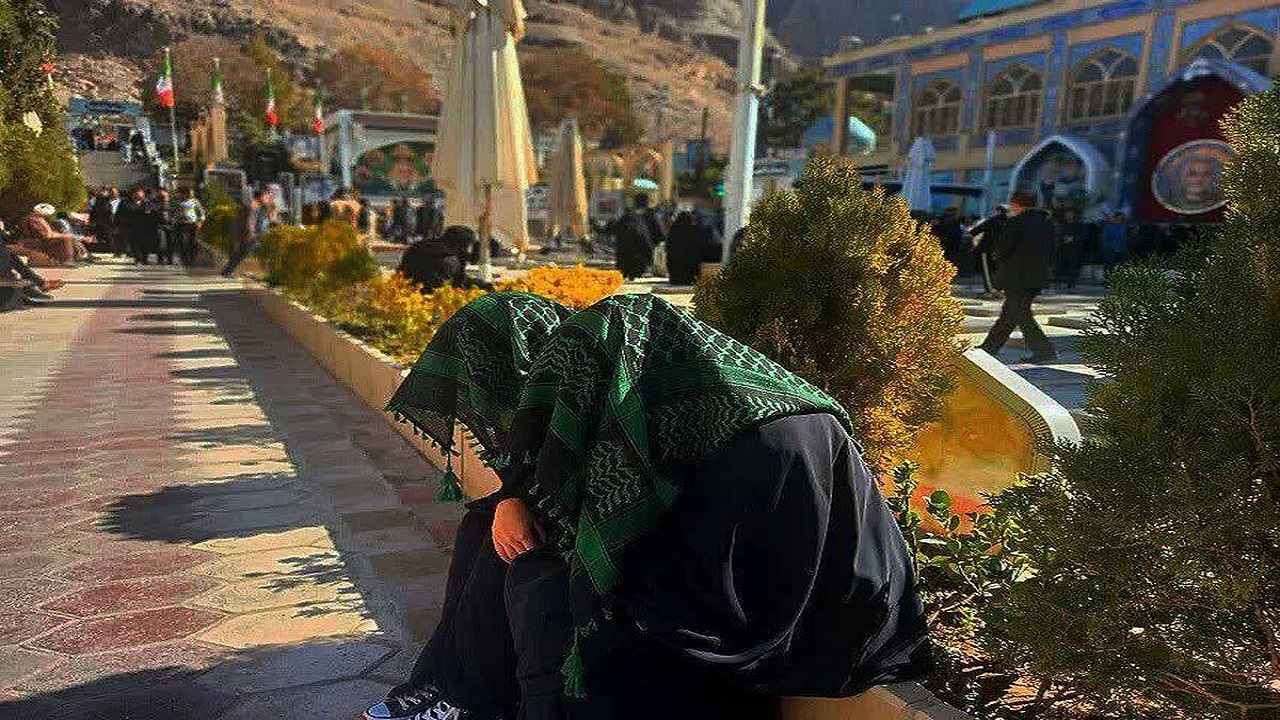 تصاویری از حال و هوای زائران گلزار شهدای کرمان در آستانه سالروز شهادت سردار سلیمانی