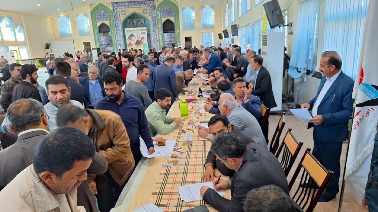 برپایی میز خدمت مسئولان در باشت با حضور استاندار