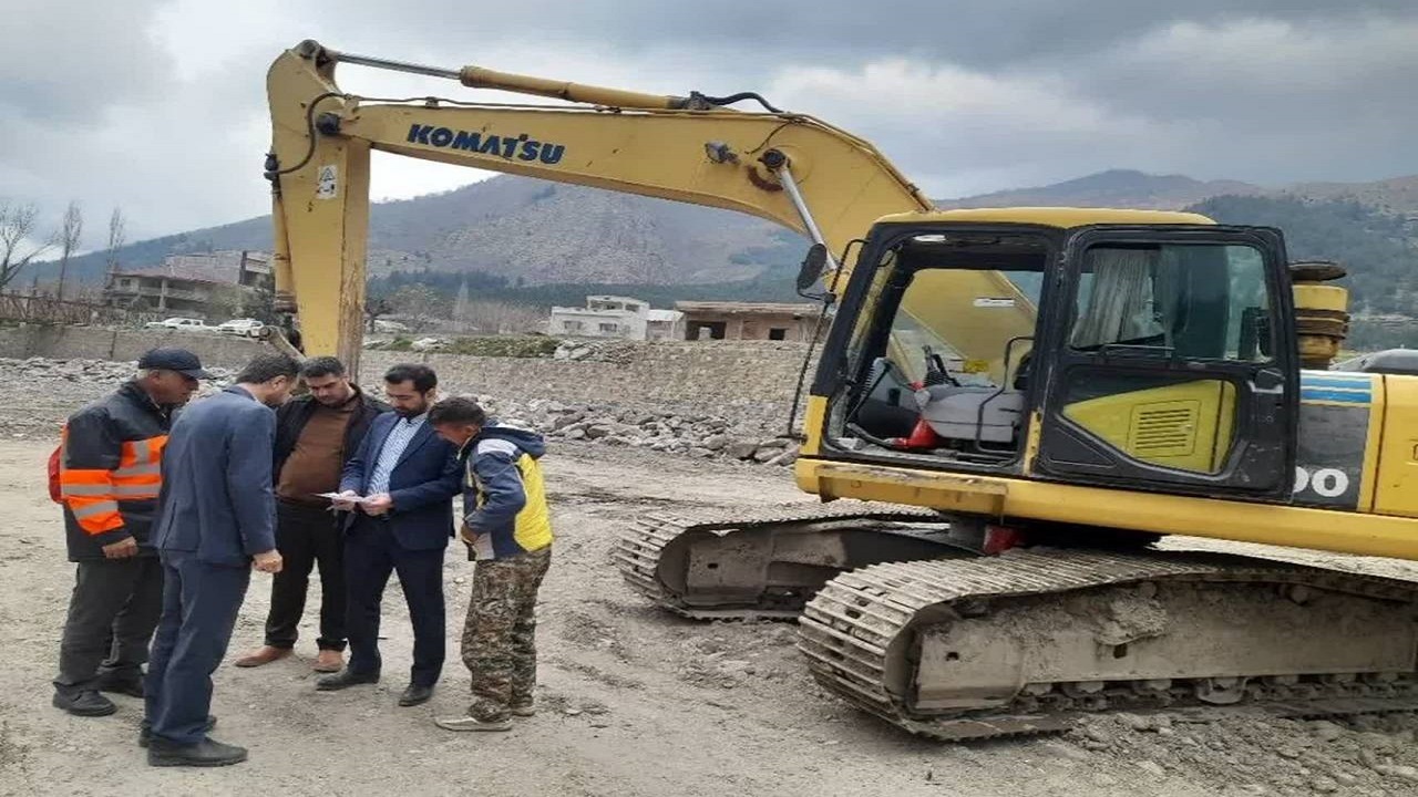 برخورد با برداشت کنندگان غیرمجاز شن و ماسه  از بستر رودخانه در رامیان