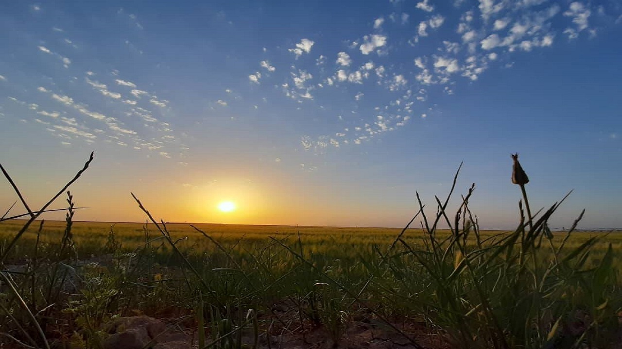 لحظه غروب خورشید در دل طبیعت روستای سقرتپه استان گلستان + تصاویر
