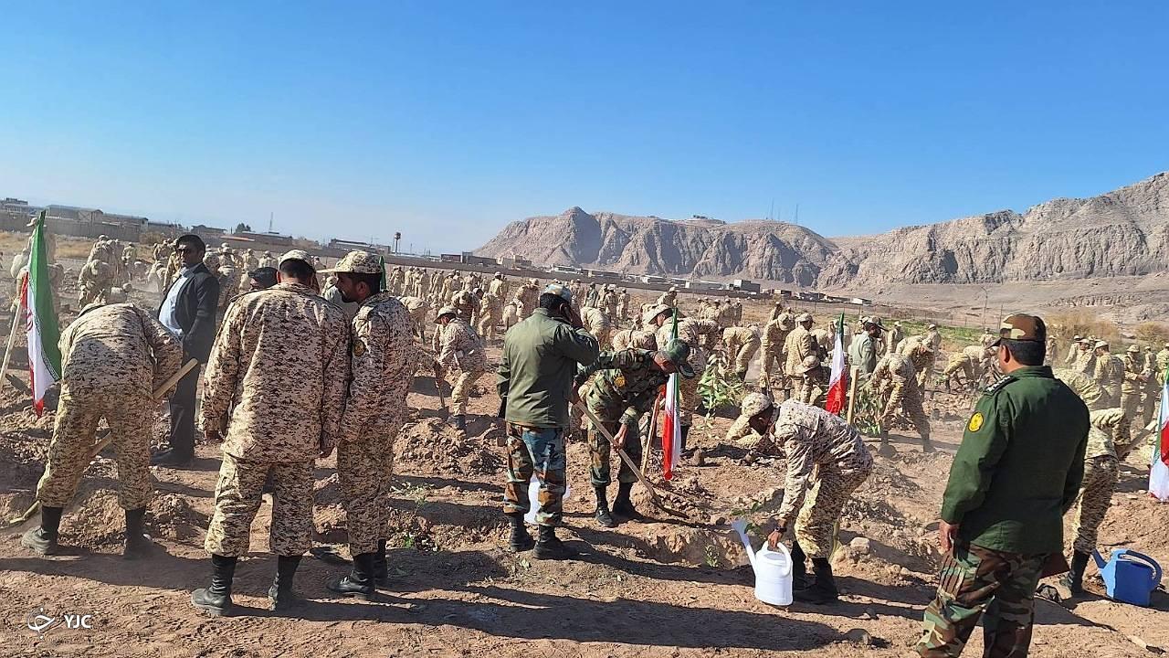کاشت ۲۰۰۰ اصله درخت در مرکز آموزشی ۰۵ کرمان