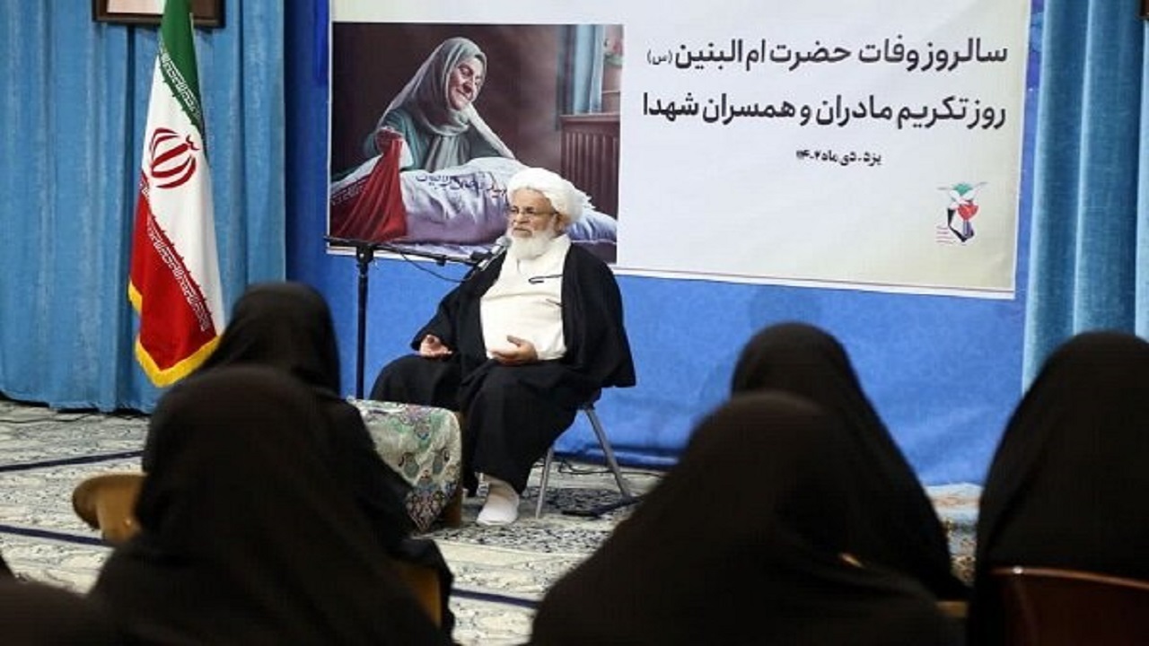 مادران و همسران شهدا الگوی جامعه هستند