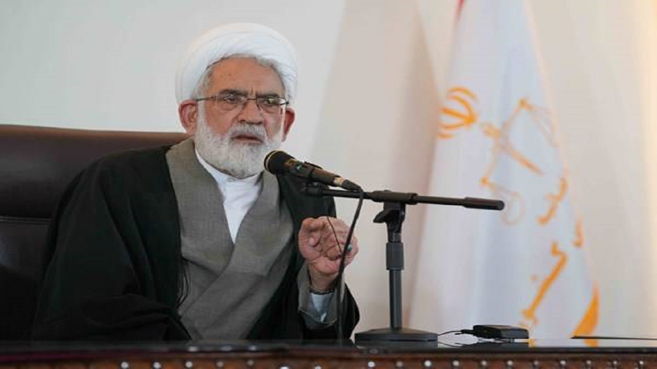 باید با چراغ ولایت از پرتگاه‌ها عبور کرد