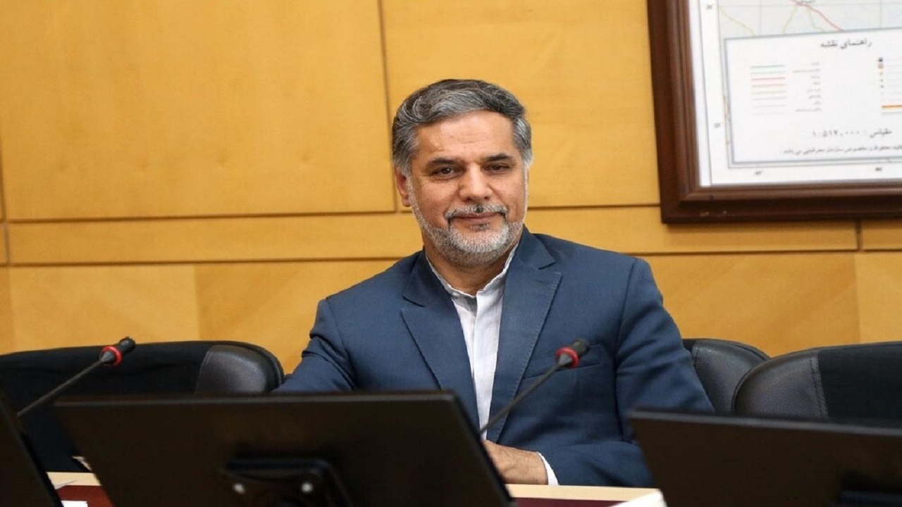 تمکین به قانون از شاخصه‌های انقلابی بودن محسوب می‌شود