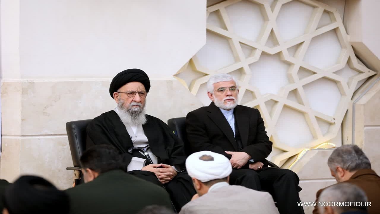 ملت بیدار و بصیر ایران همیشه پای شجره طیبه انقلابش ایستاده است