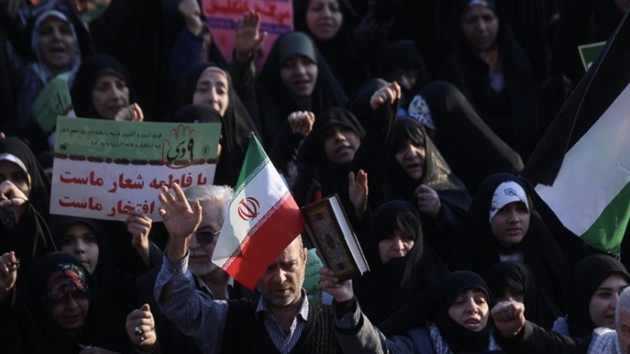 اجتماع مردم تهران به مناسبت ۹ دی در میدان امام حسین (ع)
