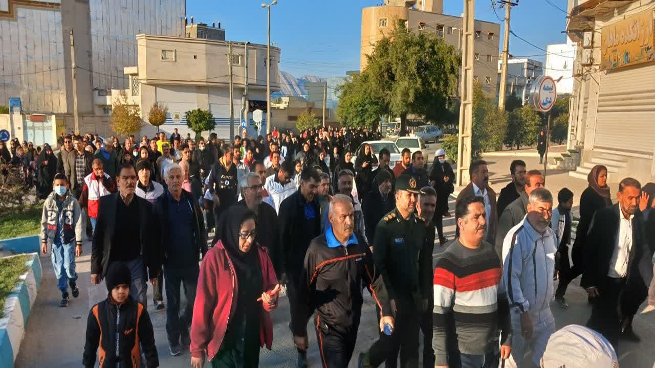 برگزاری مراسم پیاده روی به مناسبت دهه کازرون