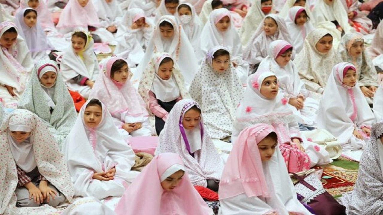 جشن تکلیف دو هزار دانش آموز دختر در بجنورد