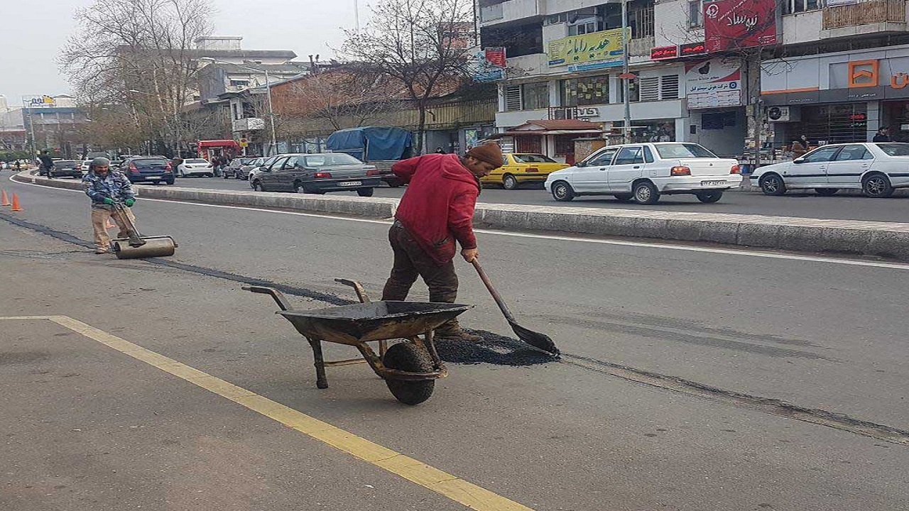 گلایه شهروندان زاهدانی از آسفالت ریزی نامناسب خیابان‌ها + فیلم