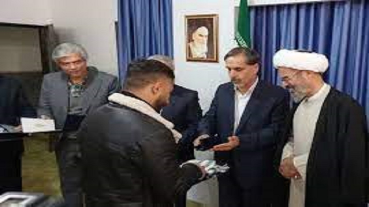 تقدیم هدایای رهبری به مدال آوران آسیایی بجنورد