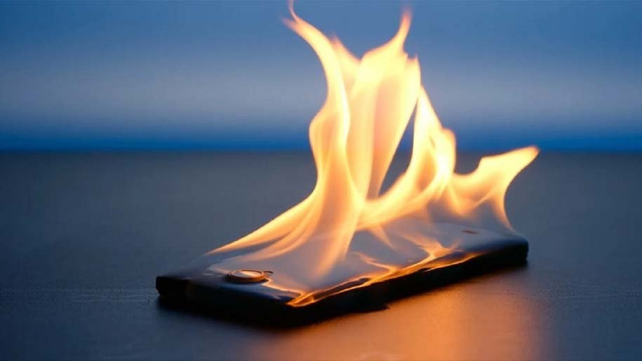 انفجار باتری پایه لیتیومی در اثر ضربه! + فیلم