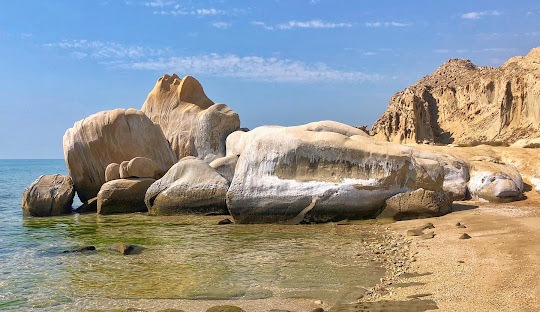ساحل صخره ای بندرمقام هرمزگان + فیلم