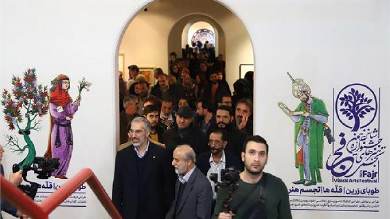 دیوار‌های صبا با آثار هنرمندان فجر شانزدهم آذین بسته شد