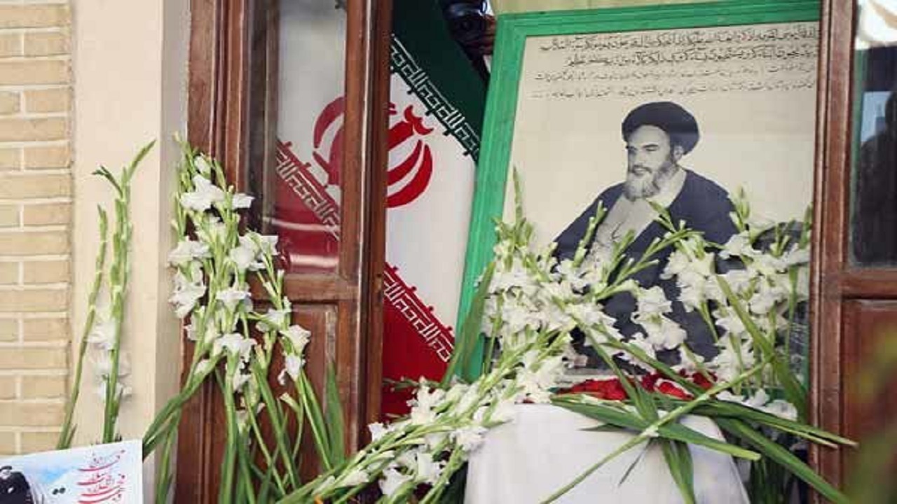 بیت امام خمینی (ره) فردا در شهر قم گلباران می شود