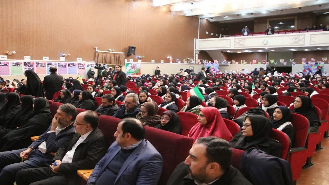 نواختن زنگ گلبانگ انقلاب در قزوین 