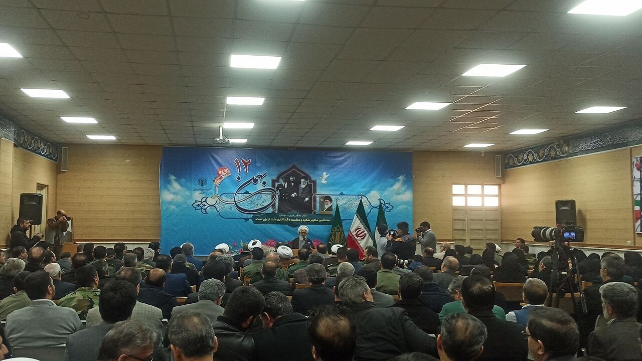 بزرگداشت دهه فجر، یادآوری و توجه به نعمت انقلاب اسلامی است