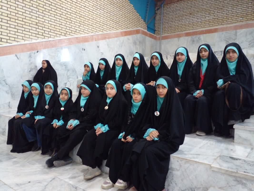 دانش آموزان دختر