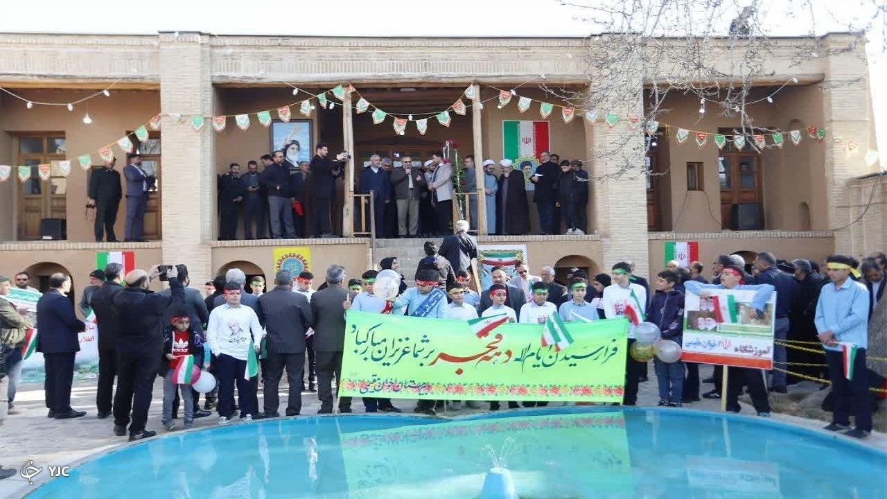 زنگ انقلاب در زادگاه خمینی کبیر نواخته شد
