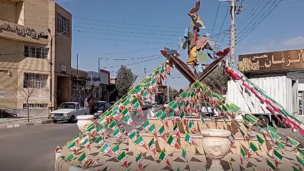 آذین بندی شهر صفائیه به مناسبت چهل و پنجمین سالگرد پیروزی انقلاب + فیلم