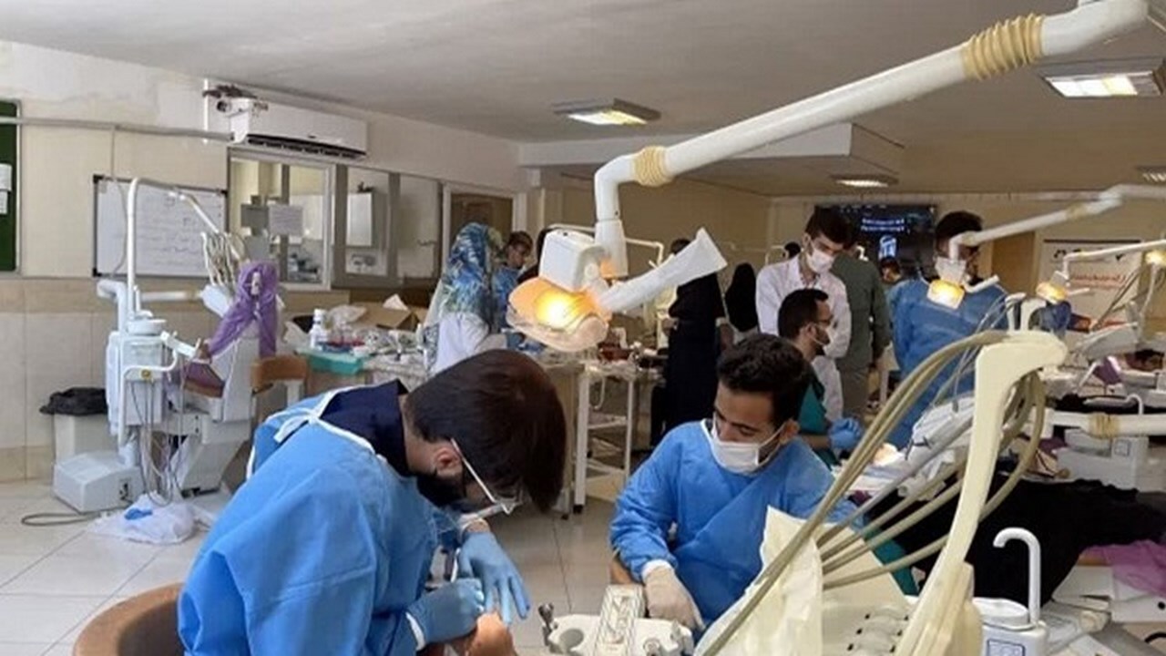 ارائه خدمات رایگان دندانپزشکی به مددجویان در دره‌شهر