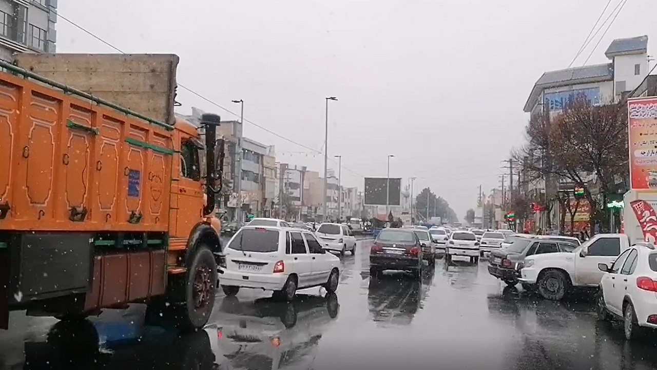 بارش اولین برف زمستانی در ماهدشت + فیلم