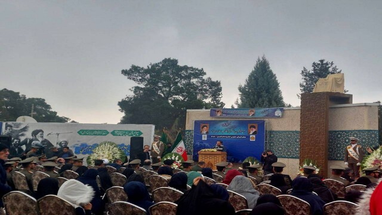 جایگاه جلوس امام خمینی (ره) در بهشت زهرا (س) گلباران شد