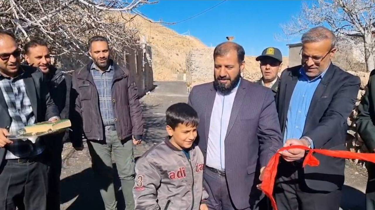 آیین بهره برداری از آسفالت و سنگ فرش معابر در جرجافکِ زرند
