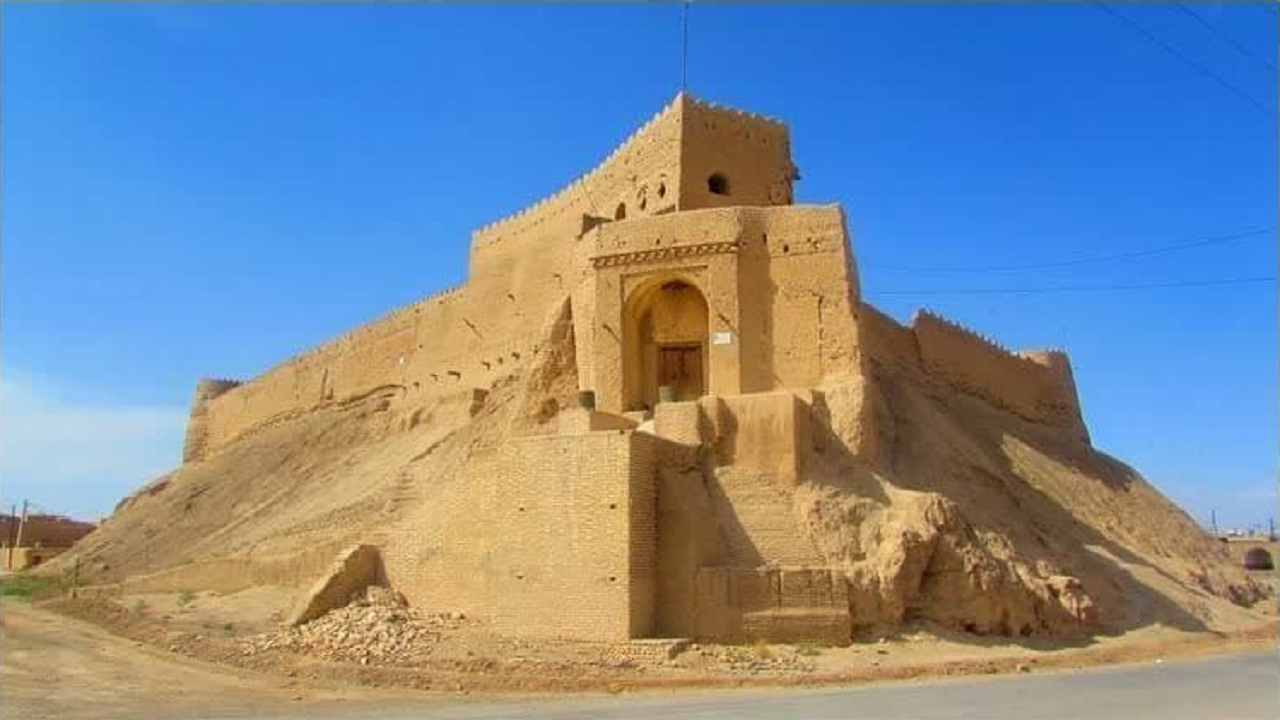 سند دار شدن قلعه ۱۴۰۰ ساله شهرستان مروست