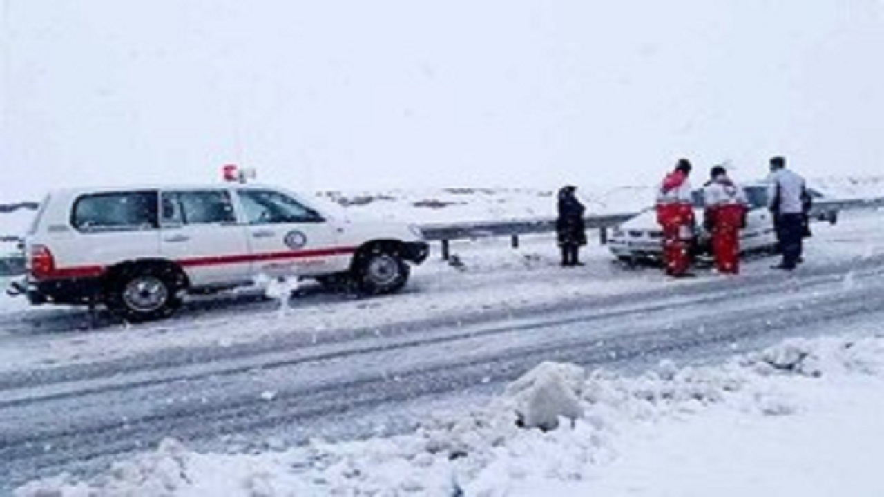 اسکان ۷۰ مسافر گرفتار برف در استان همدان