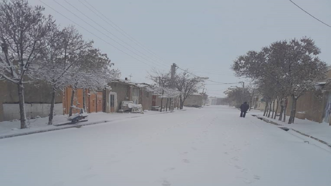 طبیعت زمستانی روستای خان آباد با بارش برف + تصاویر