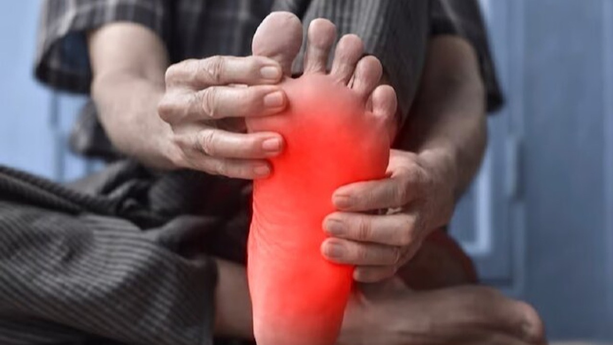آب‌هراسی، یکی از علائم بیماری هاری + فیلم