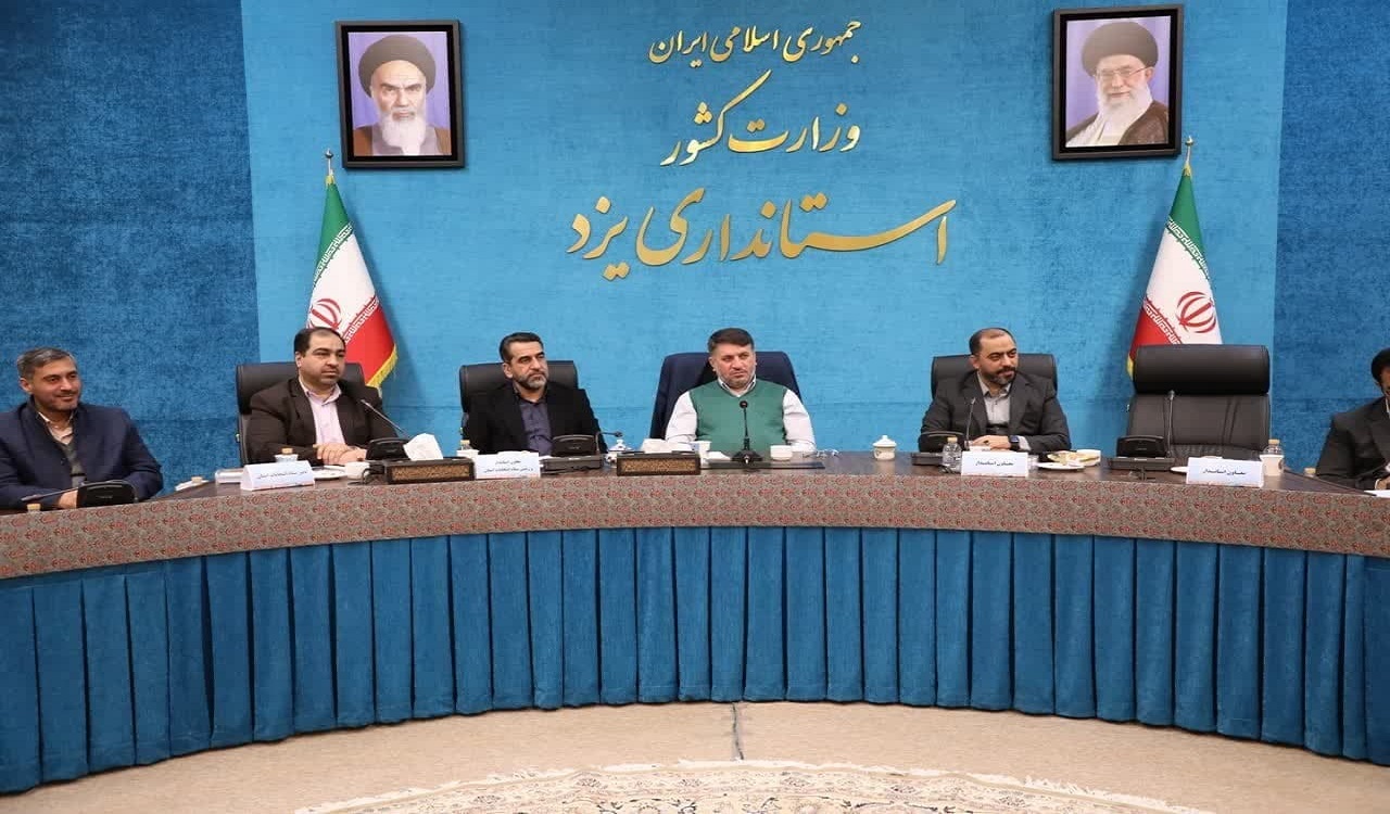 مردم تمام قد پای آرمان‌های انقلاب ایستاده‌اند