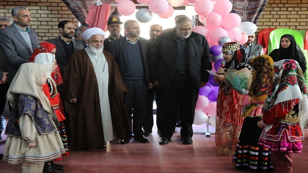برگزاری جشن انقلاب ویژه دانش آموزان رأی اولی آبیک