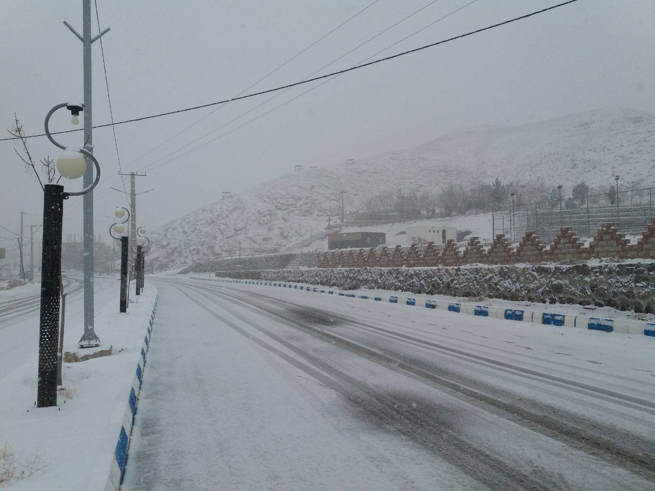 بارش برف در روستای نردین