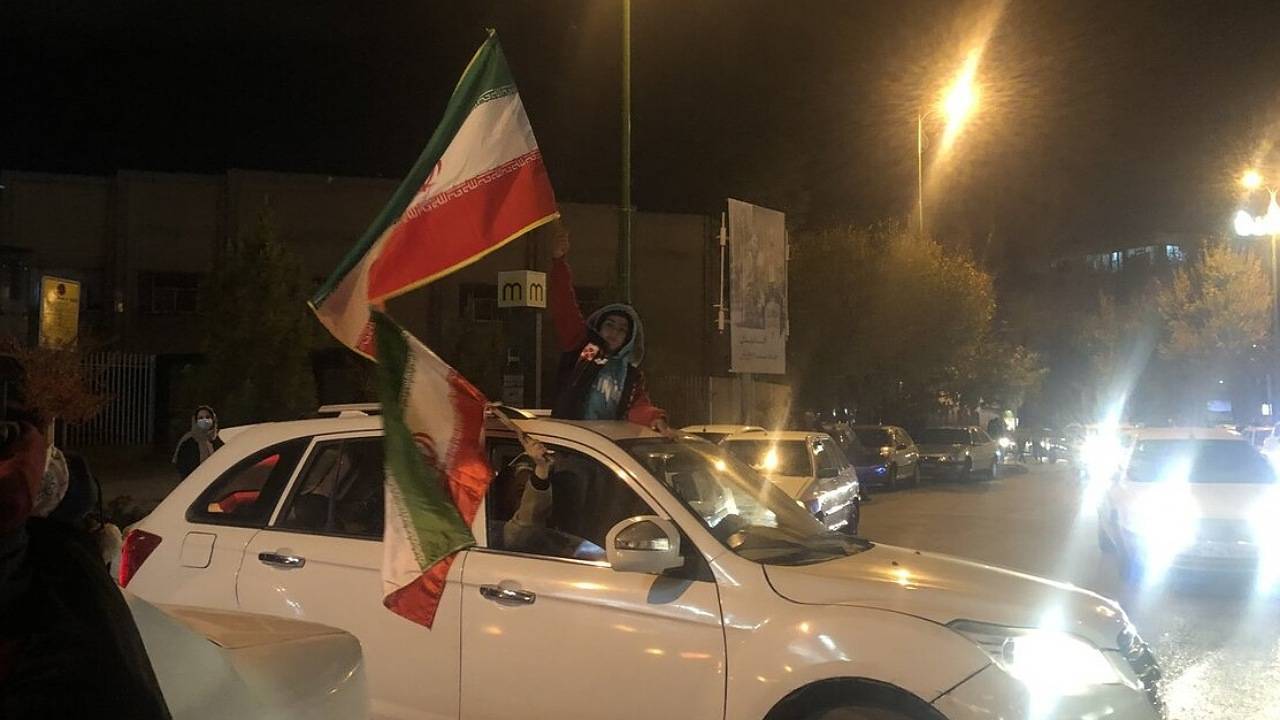 شادی کرمانی‌ها پس از برد تیم ملی ایران مقابل ژاپن + فیلم