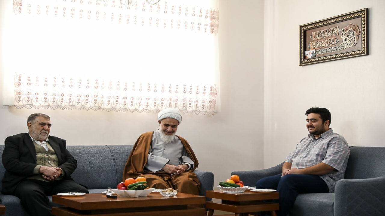 دیدار امام جمعه قزوین با خانواده دو تن از مبارزان انقلاب اسلامی