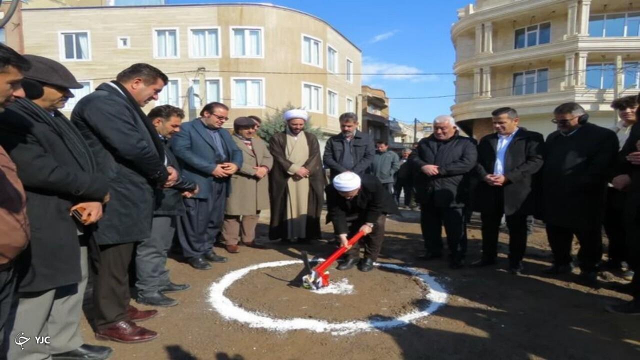طرح پل باکس بتنی کتاب در مهاباد کلنگ‌زنی شد