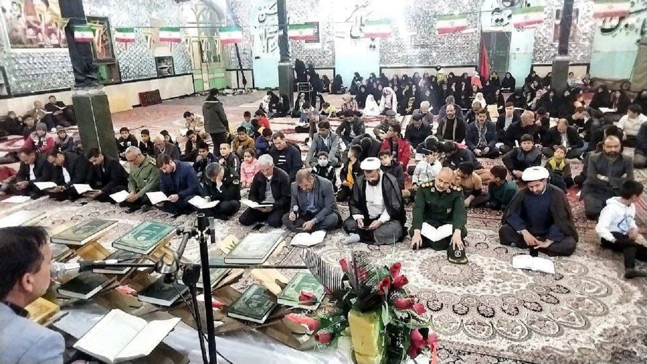 تصاویری از برپایی محفل انس با قرآن کریم در انابد