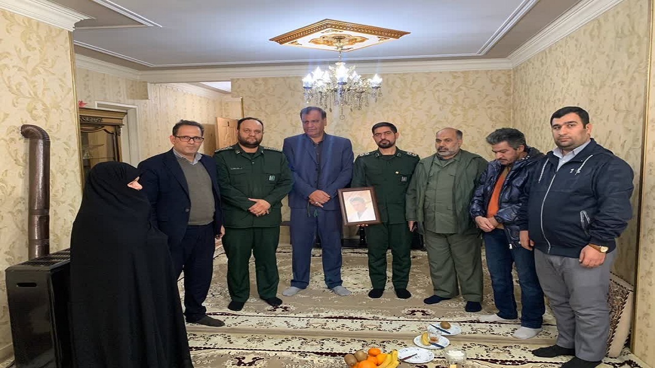 دیدار با خانواده شهدا در قرچک به مناسبت دهه مبارک فجر + تصاویر