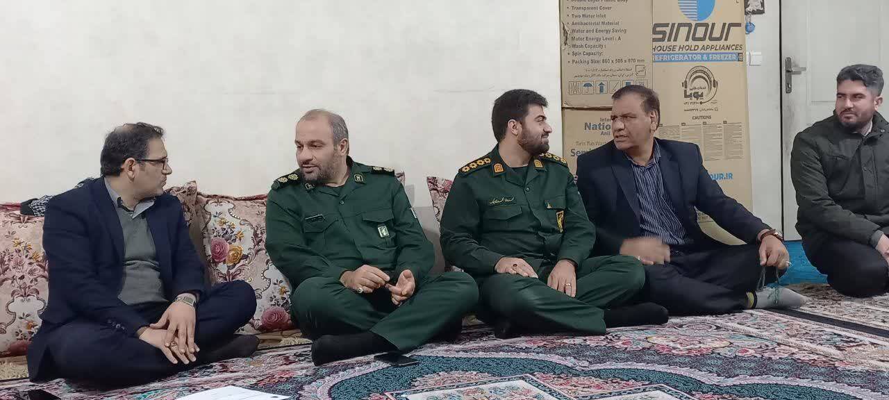 مراسم تجلیل از خانواده شهدای مدافع در قرچک