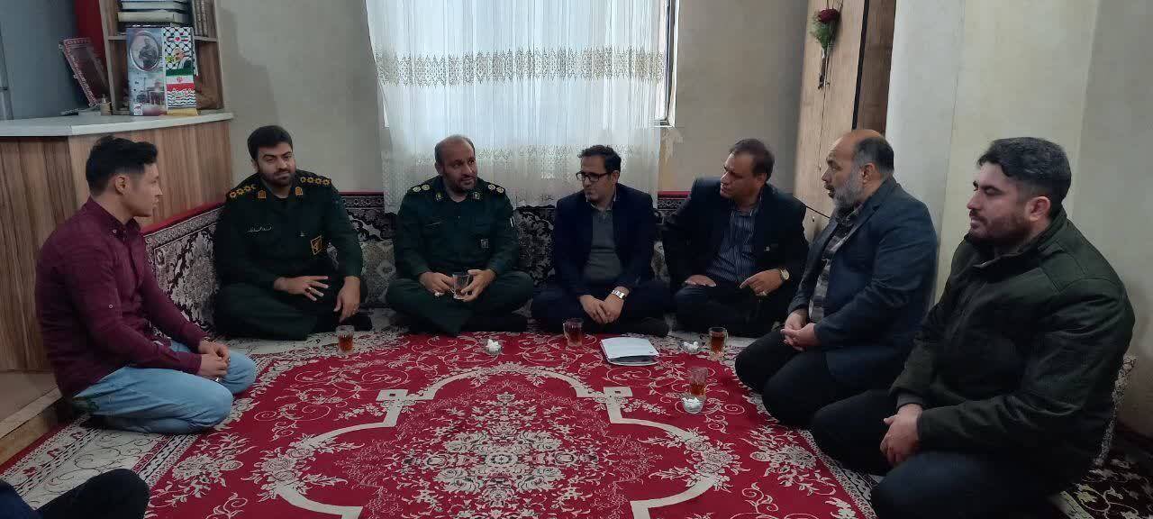 مراسم تکریم از خانواده شهدای مدافع حرم