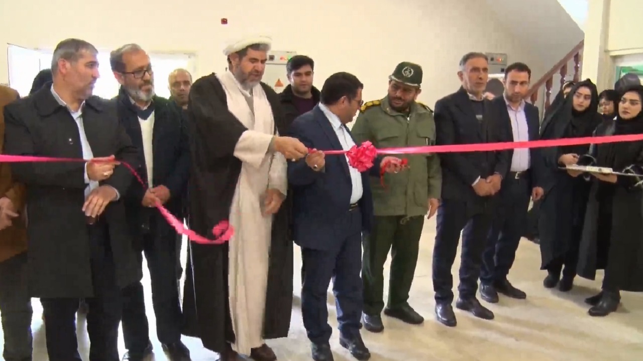 افتتاح نمایشگاه گروهی آثار تجسمی در بستان آباد