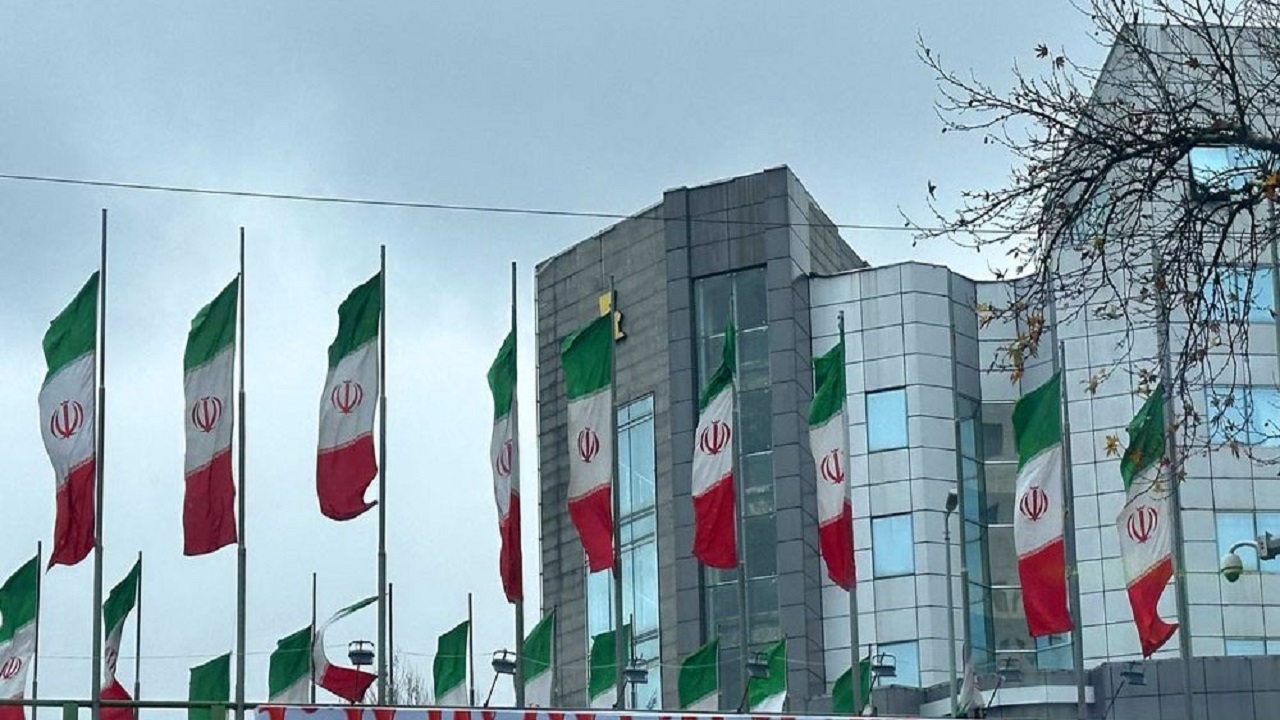 آذین بندی رشت در ۴۵ سالگی انقلاب + تصاویر