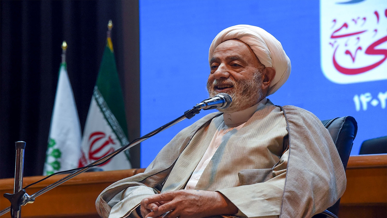 نهضت تفسیر قرآن کریم در جامعه شکل گیرد