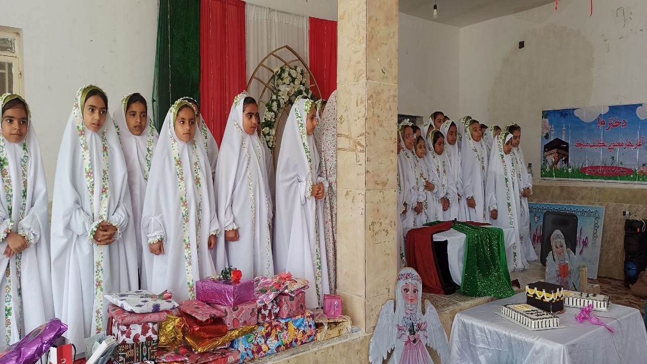 جشن تکلیف دانش آموزان دختر در مهرستان برگزار شد