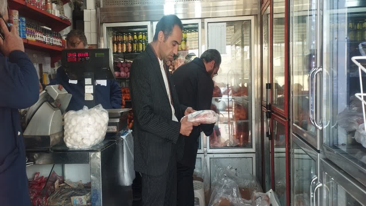 توزیع ۲ تن گوشت گوسفندی در تاکستان