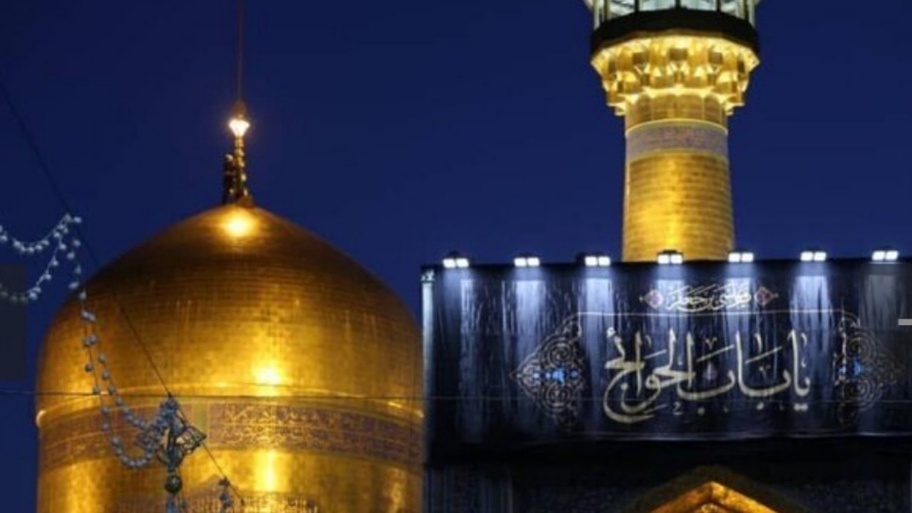 پرچم عزا بر گنبد حرم مطهر رضوی برافراشته شد