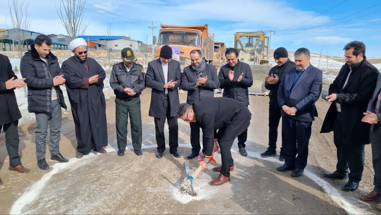 آغاز عملیات اجرایی آسفالت ریزی خیابان‌های ناحیه صنعتی نیر